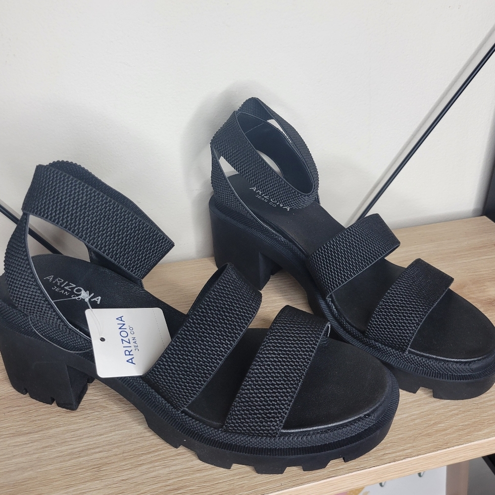 ARIZONA BLACK SANDALS . SIZE 9